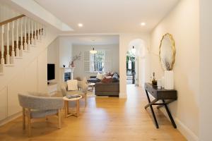 Luxury 3BR home w rooftop garden BBQ near CBD
