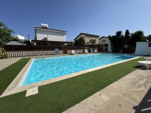 Lazuli Stylish 1-BR Apt W Pool & Balcony in Larnaca