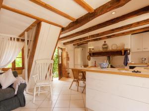 Maisons de vacances Cottage in Badefols-d'Ans with Pool : photos des chambres
