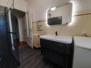 Maisons de vacances Cozy Payzac Home with Garden : photos des chambres