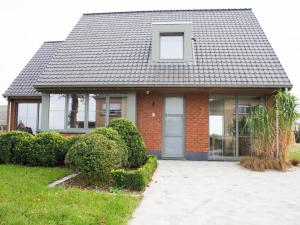 Holiday Home in Alveringem near Beach