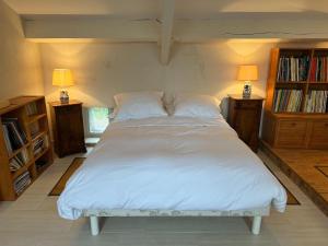 Villas Sunlit Villa in Banne : photos des chambres