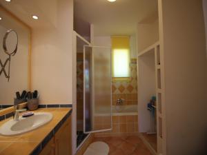 Villas Villa in Bagnols near Sea with Pool : photos des chambres
