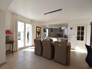 Villas Villa in Camplong with Pool and Nature : photos des chambres
