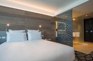 Superior King Room room in Pullman Sydney Airport