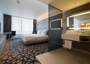 Deluxe Executive King Room with Lounge Access - High Floor room in Pullman Sydney Airport