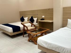 Mandonas Hotel and Resturant By StayApart