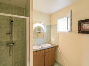 Maisons de vacances Holiday Home in Cressensac with Pool : photos des chambres