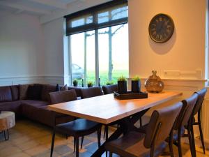 Dike House in Schoondijke near Beaches