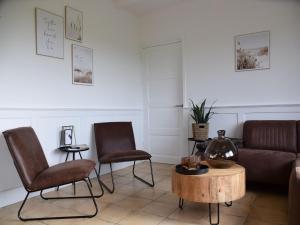 Dike House in Schoondijke near Beaches