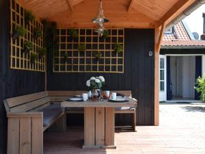 Dike House in Schoondijke near Beaches