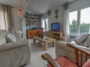 Villas Villa in Pouzols with Private Pool & Vineyard View : photos des chambres