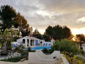 Villas Villa in Pouzols with Private Pool & Vineyard View : photos des chambres