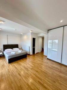 Niarchos Park View Maisonette