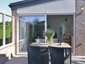 Bungalow near Veerse Meer & Beach