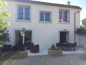 Villa in Olonzac with Pool near Lac du Jouarres