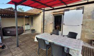 Maisons de vacances Spacieuse maison en pierre : photos des chambres
