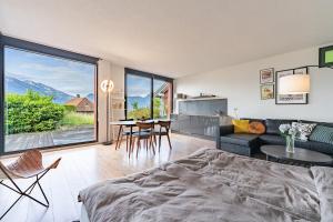 Light-filled studio with panoramic views