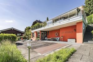 Light-filled studio with panoramic views