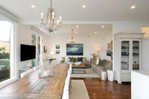 Breezy Coast, Coogee IH