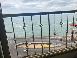 Panoramic Sea View ZAMZM Flat miami FAMILY ONLY شقة فندقية زمزم بانورما بشاطئ ميامي - الاسكندرية صف اول مباشر علي بحر - عائلات فقط