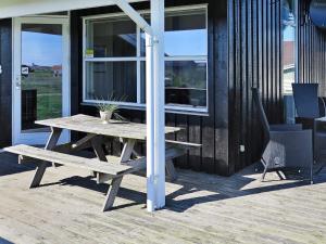 6 person holiday home in Lemvig-By Traum