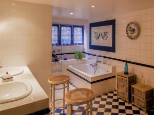 Maisons de vacances Luxury Mansion in Bourgnac : photos des chambres