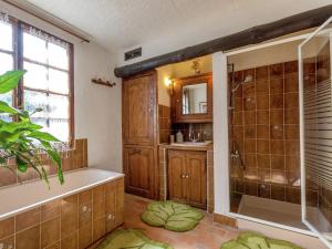 Maisons de vacances Holiday Home in Le Luc with Pool & Vineyards : photos des chambres