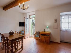 Maisons de vacances Holiday Home in Tautavel near Gorges de Gouleyrous : photos des chambres
