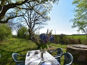 Maisons de vacances Holiday Home in Decize near Beach : photos des chambres