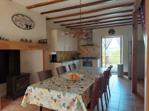 Maisons de vacances Holiday Home in Limoges with Saltwater Pool : photos des chambres