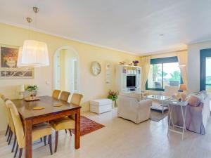 Valencia Apartment with Pool