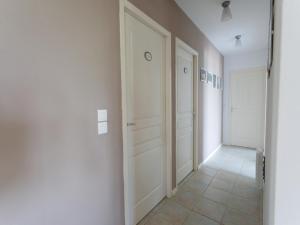 Villas Villa in Camplong with Pool and Valley Views : photos des chambres
