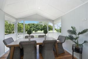 Grand 4BR Queenslander on Harold Sleeps 7