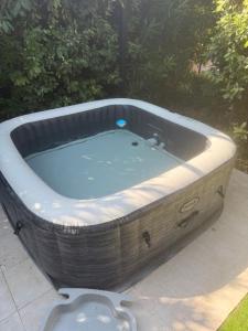 Maisons de vacances Mazet des Orchidees - Gite 4 personnes 50 m2 - Jardin, spa prive - independant - stationnement prive : photos des chambres