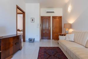 GuestHost - Tabarka's House img5