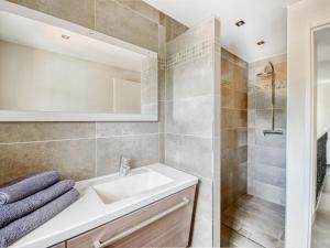 Villas Villa in Le Plan-de-la-Tour with Pool : photos des chambres