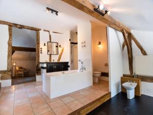 Villas Villa in Peyrusse with Heated Pool and Sauna : photos des chambres
