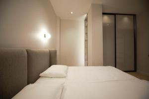 Two bedroom Free Parking Quiet