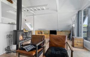 2 Bedroom Stunning Home In Skjern