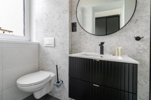 Słowackiego Modern Studio by BookingHost