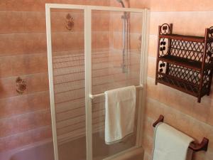 Maisons de vacances Villa in Provence with Pool and Vineyard Views : photos des chambres