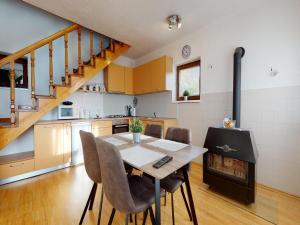 Quiet country side cottage near nature park Velebit