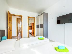 Contemporary Holiday Home in Dramalj with Swimming Pool