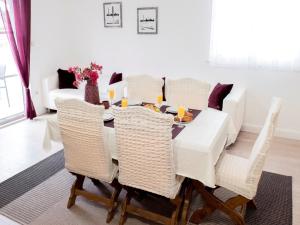 Villa with with 5 apartments in Peracko Blato