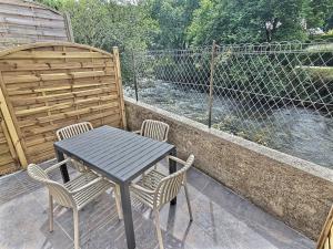 Appartements Vue Riviere, Elegant T2, Neuf, Terrasse, RDC : photos des chambres