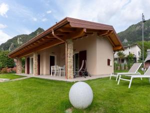 Idyllic cottage next to the beautiful Lake Idro