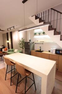 5 Min Walk to BTS - New Listing