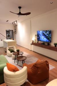 5 Min Walk to BTS - New Listing