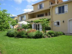 Apartment in Montbrun-les-Bains near forest